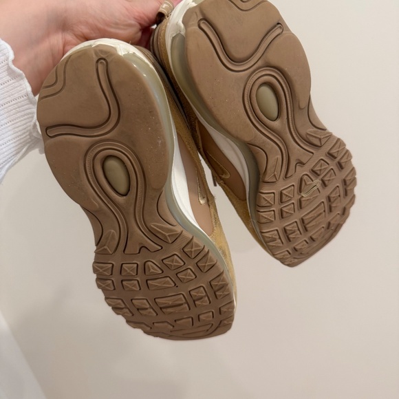 Gold Nike Air Max size 8 - Picture 4 of 4